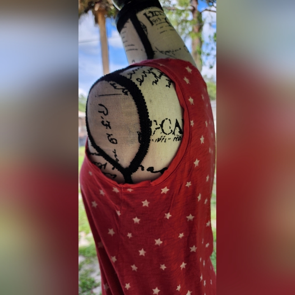 Tahari Red Star Pattern Tank Top - Picture 5 of 6